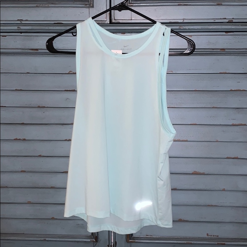 COPY - Nike Flowy Workout Tank